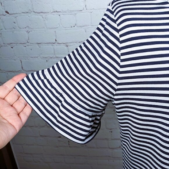LIKE NEW Van Heusen Navy/White Stripe Floral Top M - Picture 3 of 6